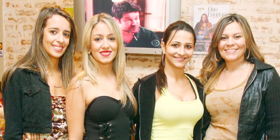 Entre amigas noite dessas: Fernanda Cruz, Liliane Cruz, Raquel Mendes e Karla Perente